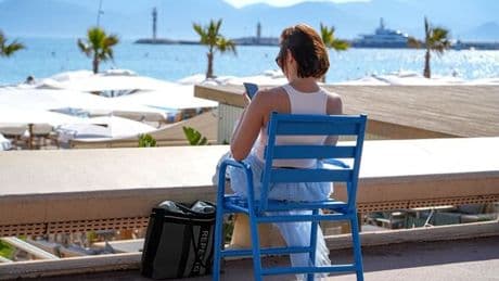 UK holidaymakers warned over SIM swap scams – ‘Can access accounts in minutes'