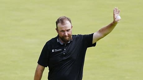 Shane Lowry offers hope to chasing pack at Open with final-round 66