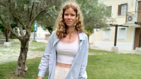 Mariia Buhaiova, lo sfogo del papà della 18enne trovata impiccata a Carovigno: «Non mi nominate più mia figlia». Il silenzio con gli stagisti