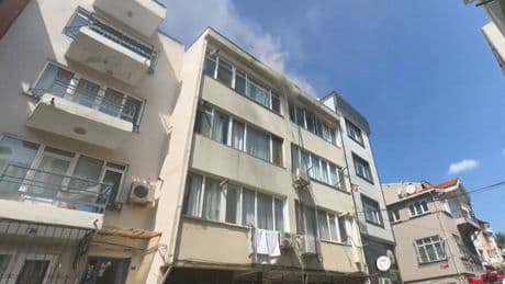 Beşiktaş'ta apartman yangını: 1 kişi dumandan etkilendi