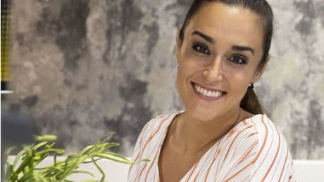 La aplaudida reflexión sobre los cuerpos en la playa de la nutricionista vasca Gabriela Uriarte: «Igual el detox no es de zumos...»
