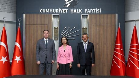 CHP lideri Özel, DEM Parti Eş Genel Başkanları Hatimoğulları ve Bakırhan ile bir araya geldi