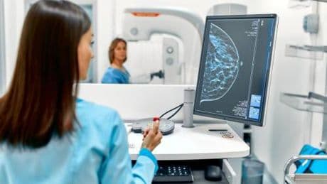 Mastectomia per il 40% delle donne operabili, "disponibili tecniche più conservative"