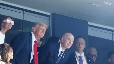 Kampfjets, Feuerwerk, Ringsprecher und Donald Trump – die Fifa fährt groß auf