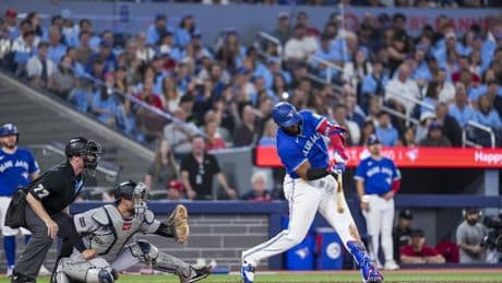 Blue Jays rally in sixth to edge Yankees 5-4