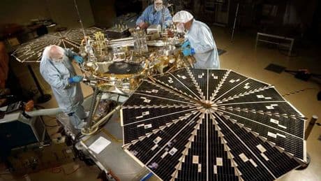 La NASA asegura que un robot enviado a Marte se vio 'rodeado' por 26 microbios desconocidos