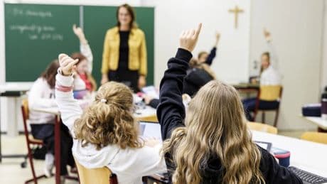 Kritik am falschen Leben: Lehrpläne in der Schule? Sind abzulehnen!