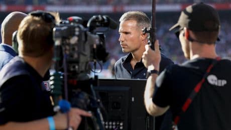 Robin van Persie op het veld minutenlang in gesprek met teleurgestelde bankzitter Feyenoord