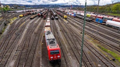 Studie enthüllt - Milliarden-Abzocke bei der Bahn!