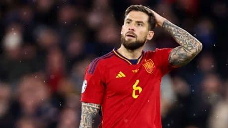 Íñigo Martínez, fuera de la Selección tras ondear la estelada y encadenar desplantes a España