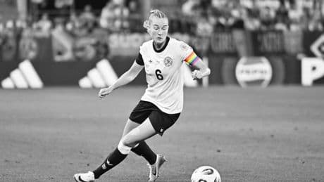 Regenbogenbinde im Fußball: Oh, ein Regenbogen
