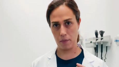 Amara Aladel, médica de familia: "No toques el móvil en los primeros 30 minutos tras despertarte"