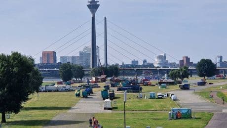 Rheinkirmes Düsseldorf 2025: Aufbau der größten Kirmes am Rhein hat begonnen