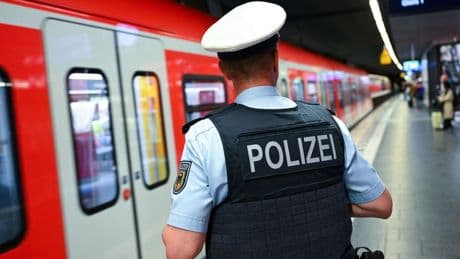 Keine landesweite Regel: Warum Bayern kein Messerverbot im Nahverkehr plant
