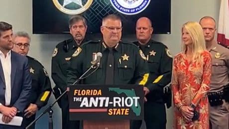 Florida: Sheriff droht Randalierern mit Erschießung
