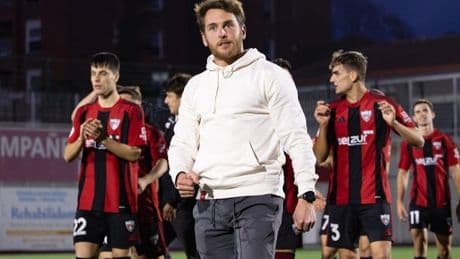 El Arenas golea al Izarra y se reafirma en el liderato