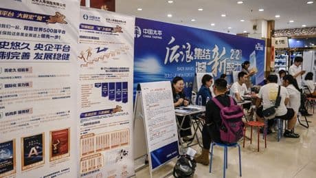 Werkloze jongeren China zoeken toevlucht in 'doe-of-je-werk-hebt'-kantoren