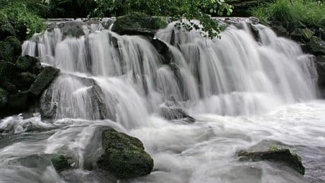 La ruta de senderismo de Galicia que recorre tres ríos y lleva a una impresionante cascada