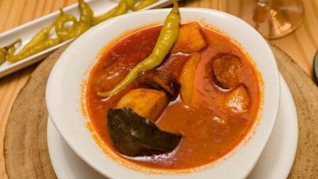 El amigo de De Marcos que ofrece comida como la de antes y una carta de vinos sin rival