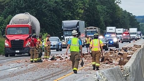 Hot dog spill shuts down Pennsylvania highway