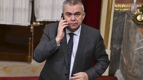 Sánchez se ató al &quot;fontanero&quot; Cerdán pese a las sospechas en el partido sobre su &quot;tren de vida demasiado alto&quot;