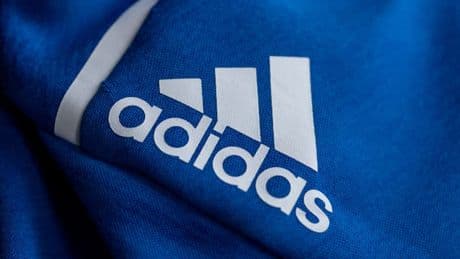Accusé d'avoir copié des sandales traditionnelles, Adidas s'excuse publiquement auprès du Mexique