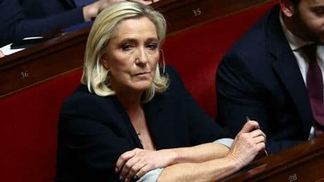 "Aria condizionata per tutti". In Francia la proposta Le Pen manda in tilt gli ambientalisti