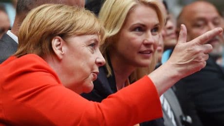 Angela Merkel erhält Verdienstorden von Mecklenburg-Vorpommern