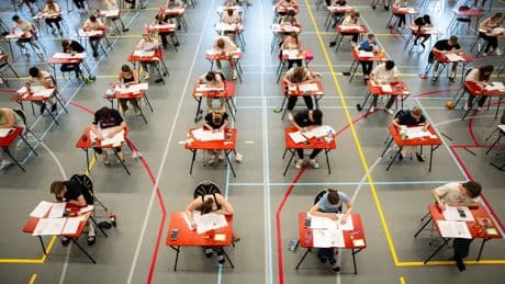 Kwijtgeraakt examen Engels hoeft niet over: 'Leerlingen springen gat in de lucht'