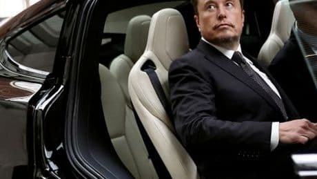Elon Musk und Grok: KI-Chatbot soll sehr bald in Teslas installiert werden
