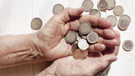 Un economista revela cómo cobrar una pensión de 564 euros sin haber cotizado ni un solo día en España