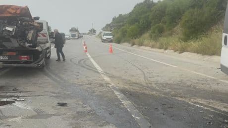 Bursa'da işçi servis minibüsü ile otomobil çarpıştı