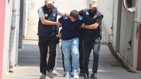 Adana'da aranan 2 firari FETÖ hükümlüsü yakalandı