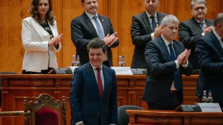 El nuevo presidente de Rumania, el europeísta Nicusor Dan, pide “estabilidad” tras su investidura