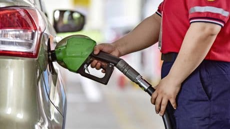 Tanken duurder door oorlog in Midden-Oosten: zoveel meer betaal je nu aan de pomp