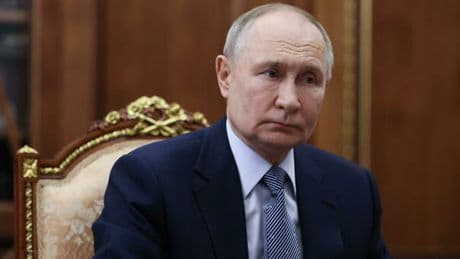 Putin va «avanti con la guerra», il report: non ha paura delle sanzioni e ha un esercito forte. Meloni: «Mosca non punta a costruire la pace»