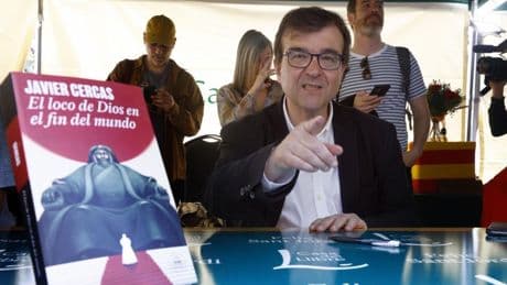 María Dueñas y Javier Cercas, los más vendidos de un Sant Jordi histórico que supera los dos millones de libros