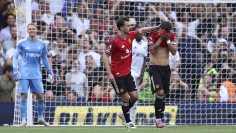 Bruno Fernandes knalt penalty huizenhoog over, Manchester United kan ook niet winnen van Fulham