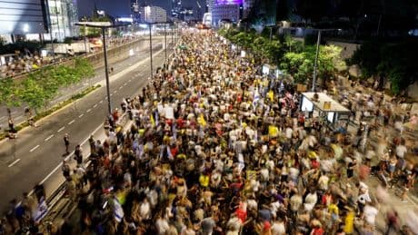 Krieg in Nahost: Zehntausende protestieren in Tel Aviv gegen Israels Gaza-Pläne