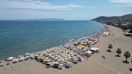 Tekirdağ'da sıcaktan bunalanlar sahillerde vakit geçiriyor