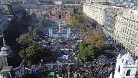 Buenos Aires: Zehntausende demonstrieren für verurteilte Ex-Präsidentin Kirchner