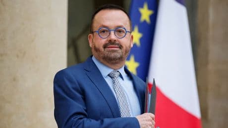 "La désinformation nuit à la santé": le gouvernement va lancer un "observatoire" des "fake news" médicales