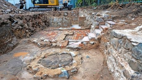 Fund der Hanauer Stadtmauer: Wenn Archäologen das Schulgelände untersuchen
