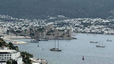 Bodrum şaşırtmıyor: Oda fiyatları kişi başı 43 bin, plaj ücreti ise 6 bin TL