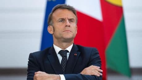 Trick zum Machterhalt? Macron träumt vom „Putin-Szenario“