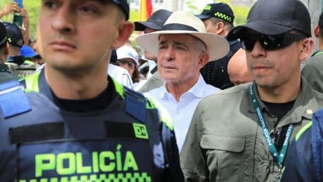 Zeugenbeeinflussung: Kolumbiens früherer Präsident zu zwölf Jahren Hausarrest verurteilt