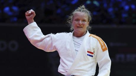 Vijf vragen over de Tour de France aan judoka Sanne van Dijke: ’Vingegaard en Pogacar zijn de Messi en Ronaldo van het wielrennen’