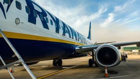 Ryanair tells cabin crews they have to give back £1,000s in pay