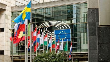 Así operan las campañas de opinión sincronizada de la izquierda en toda Europa