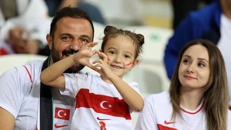 Önce coşku 5-0’da ıslık!
